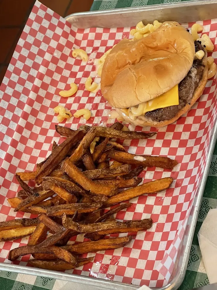 Razorback Burger with Pulled Pork